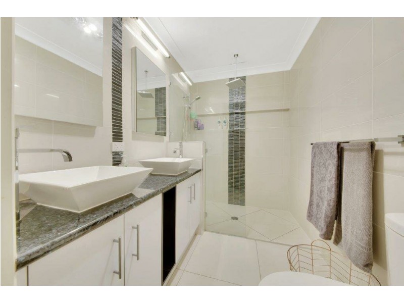 18 Eucalyptus Place, Kirkwood QLD 4680