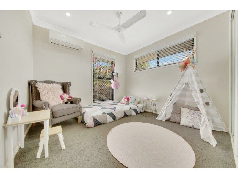 18 Eucalyptus Place, Kirkwood QLD 4680