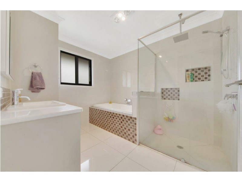 18 Eucalyptus Place, Kirkwood QLD 4680