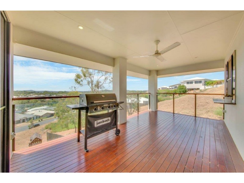 18 Eucalyptus Place, Kirkwood QLD 4680