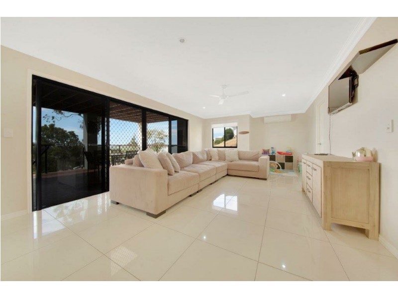 18 Eucalyptus Place, Kirkwood QLD 4680