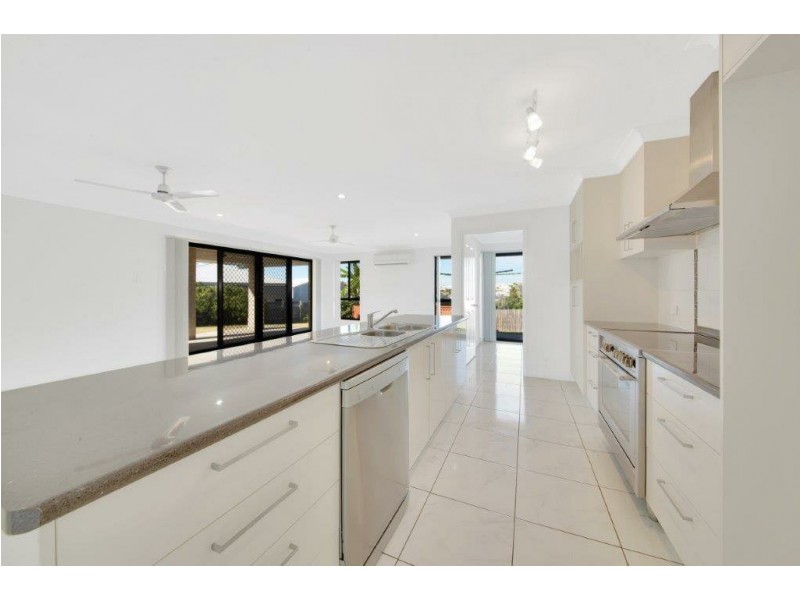 7 Windjana Court, Kirkwood QLD 4680