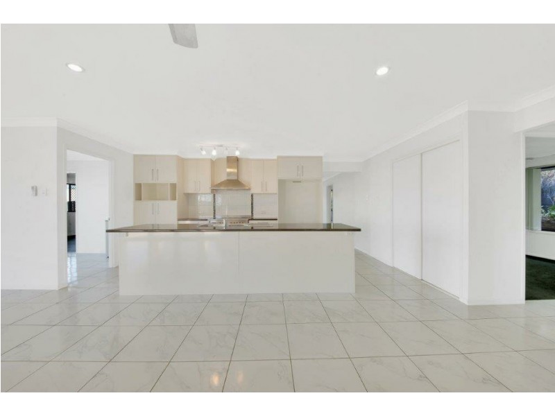 7 Windjana Court, Kirkwood QLD 4680