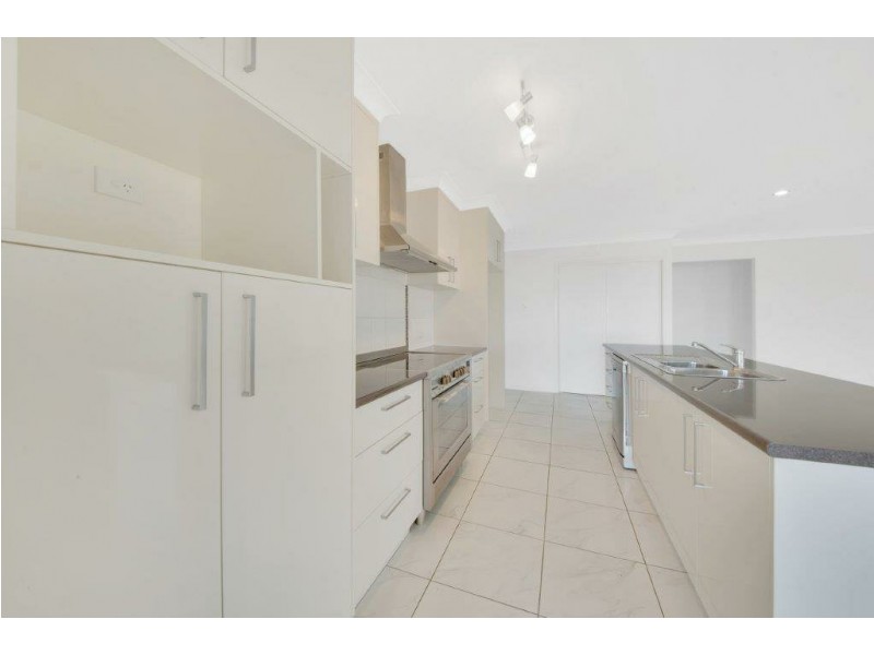 7 Windjana Court, Kirkwood QLD 4680