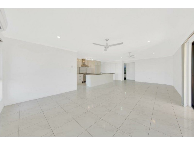 7 Windjana Court, Kirkwood QLD 4680