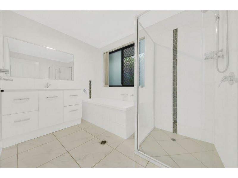 7 Windjana Court, Kirkwood QLD 4680