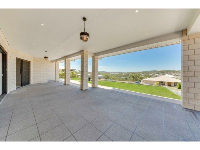 15 Scholes Way, Kirkwood QLD 4680