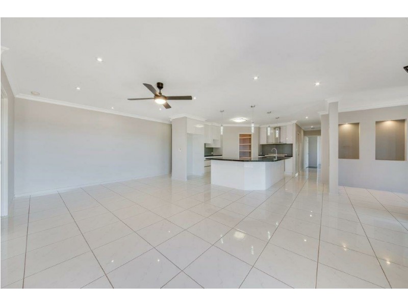 15 Scholes Way, Kirkwood QLD 4680