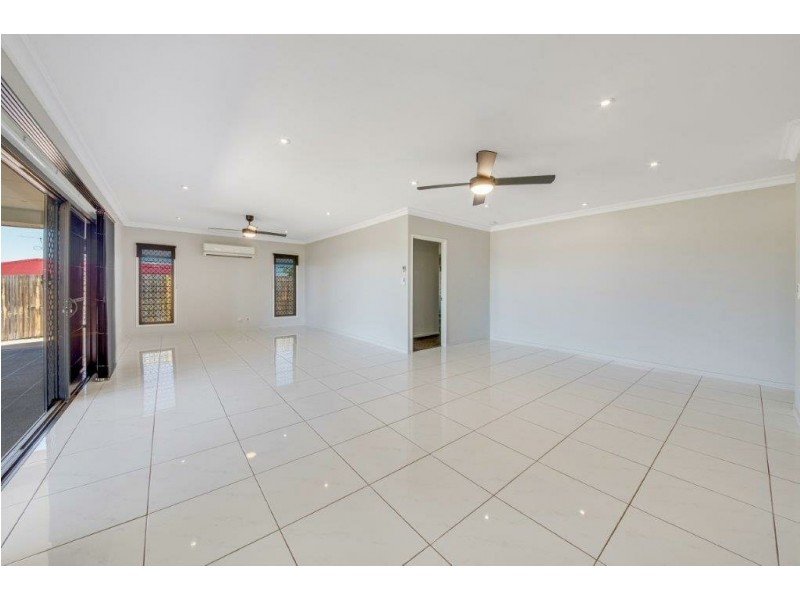 15 Scholes Way, Kirkwood QLD 4680