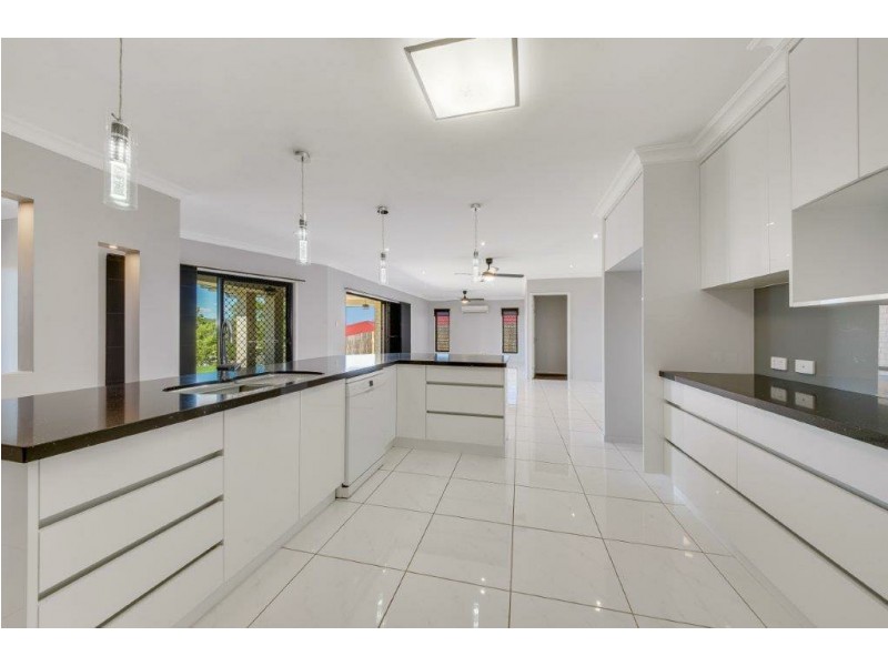 15 Scholes Way, Kirkwood QLD 4680