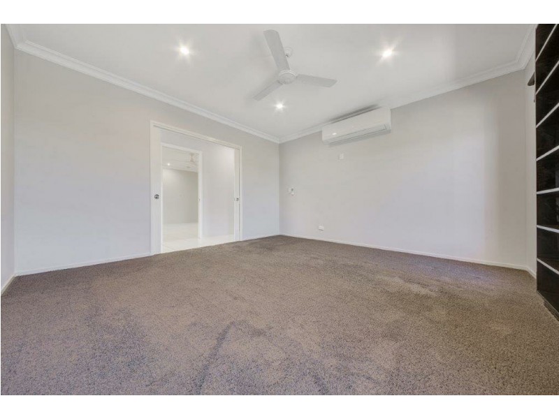 15 Scholes Way, Kirkwood QLD 4680