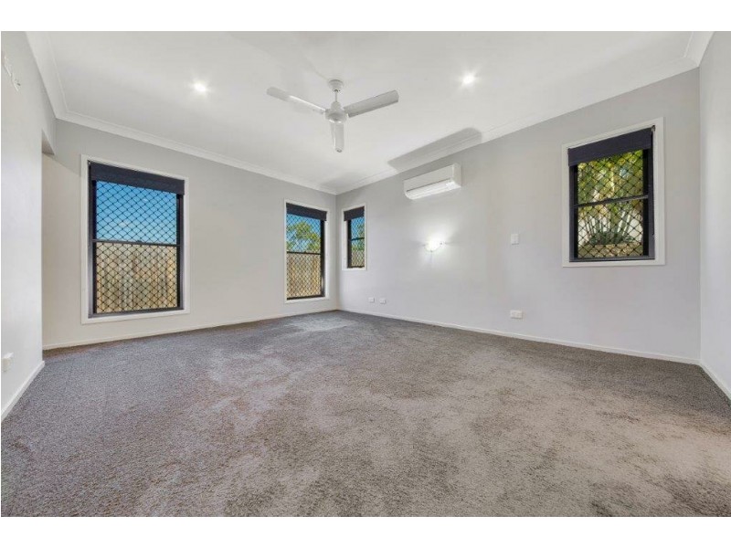 15 Scholes Way, Kirkwood QLD 4680