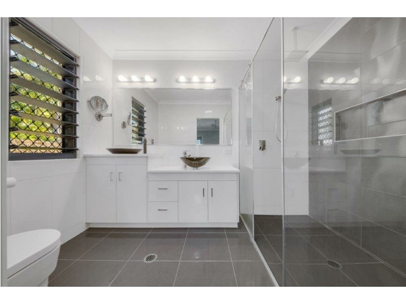 15 Scholes Way, Kirkwood QLD 4680