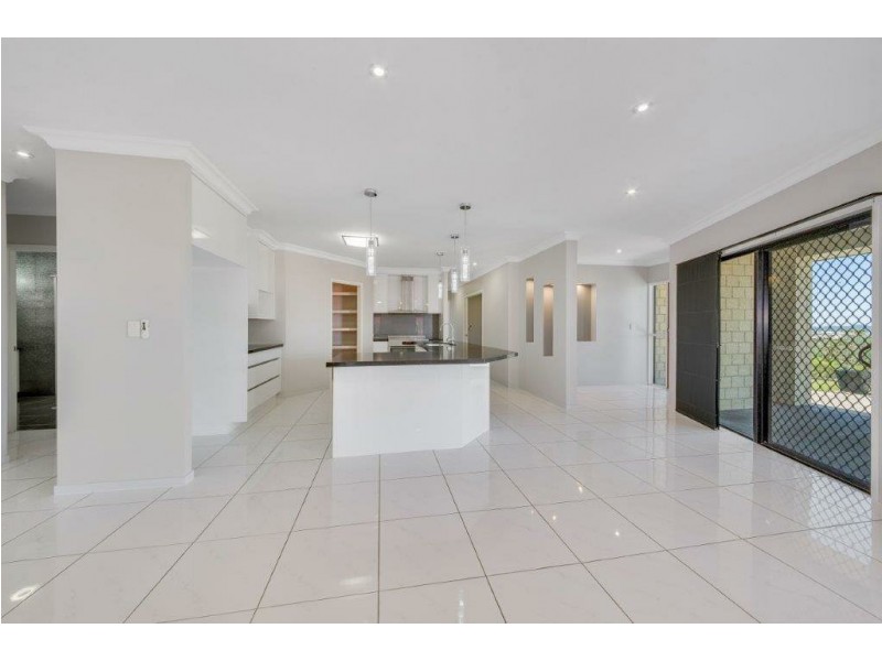 15 Scholes Way, Kirkwood QLD 4680