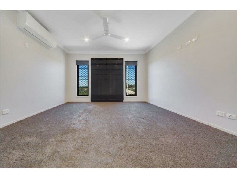 15 Scholes Way, Kirkwood QLD 4680