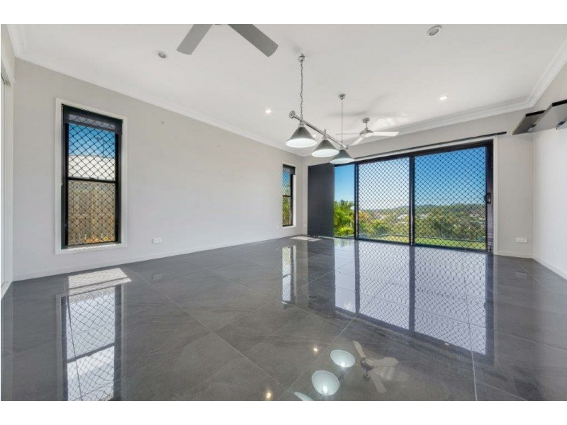 15 Scholes Way, Kirkwood QLD 4680