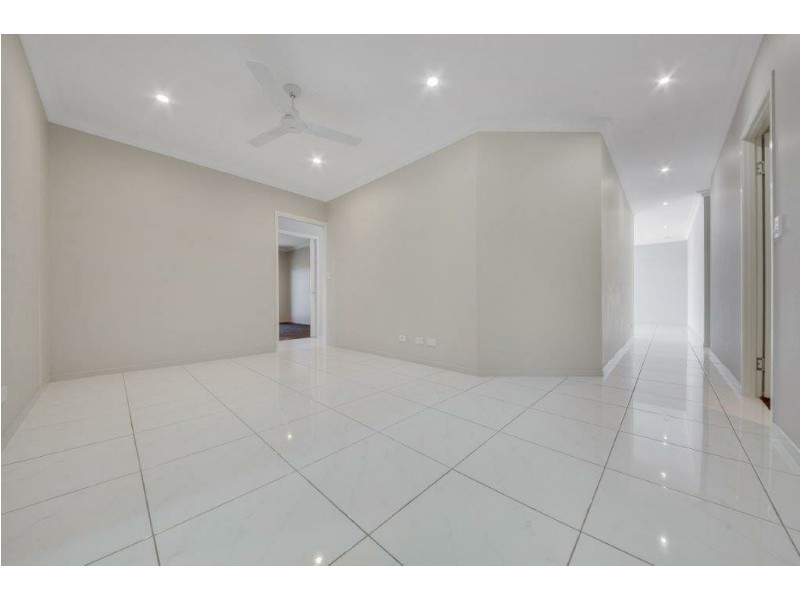 15 Scholes Way, Kirkwood QLD 4680