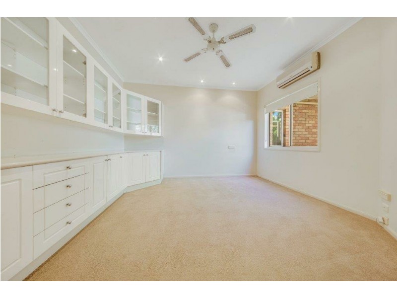 10 Currawong Court, Boyne Island QLD 4680