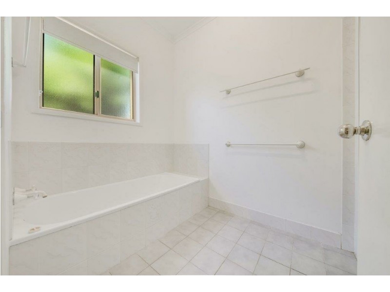 10 Currawong Court, Boyne Island QLD 4680