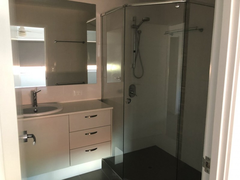 Unit 2/100 GLENLYON STREET, Gladstone QLD 4680