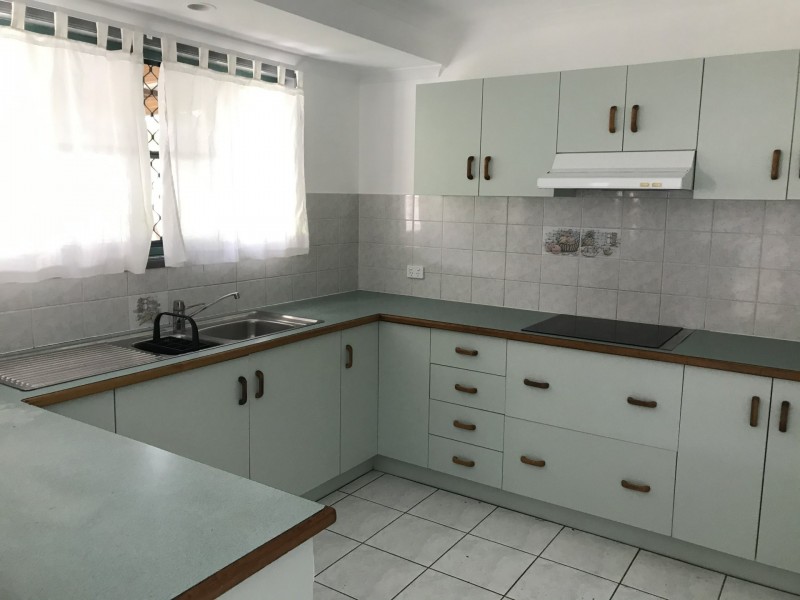 10 EMMADALE DRIVE, New Auckland QLD 4680