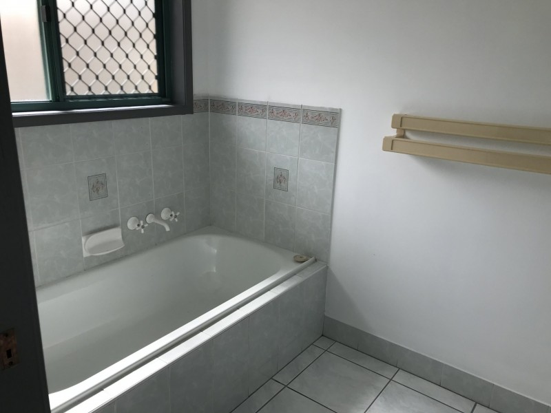 10 EMMADALE DRIVE, New Auckland QLD 4680