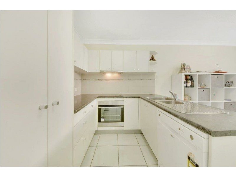 Unit 2/11 Walsh Street, South Gladstone QLD 4680