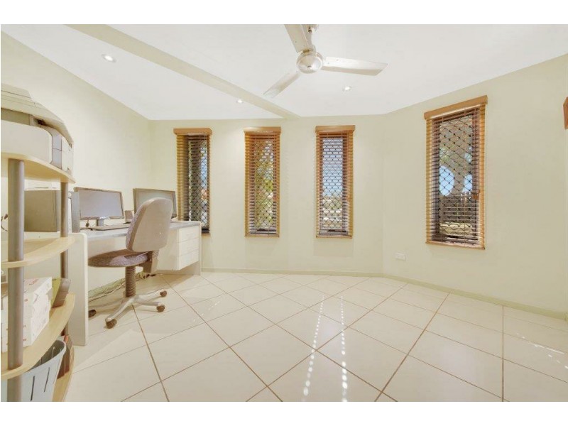 11 Glegg Street, West Gladstone QLD 4680