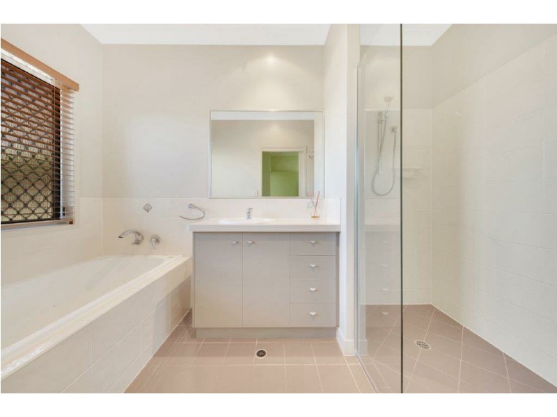 11 Glegg Street, West Gladstone QLD 4680