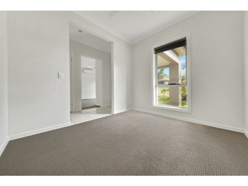 16 Buchanen Street, Boyne Island QLD 4680