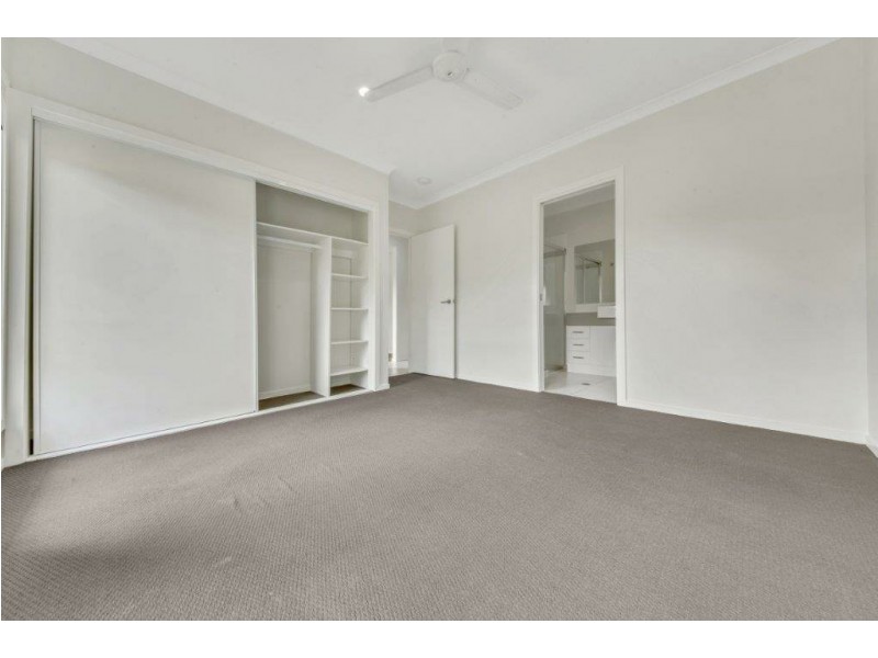 16 Buchanen Street, Boyne Island QLD 4680