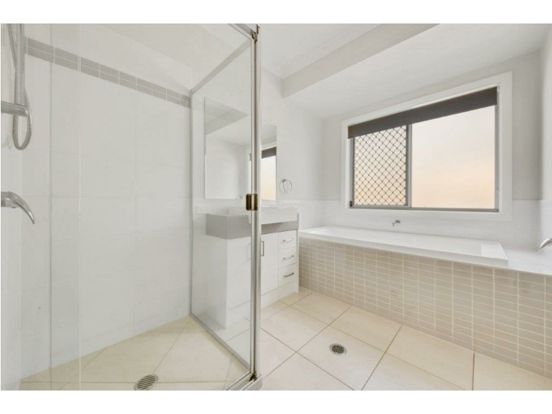 16 Buchanen Street, Boyne Island QLD 4680