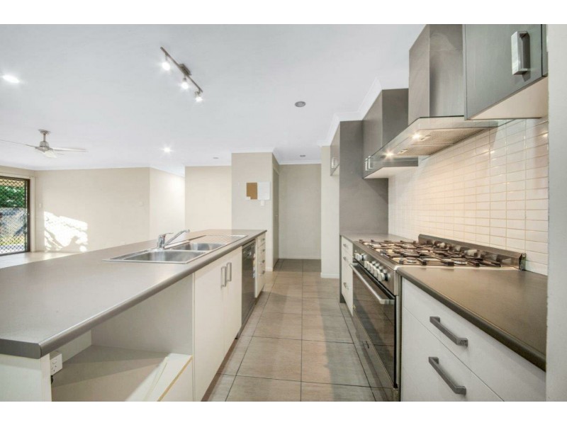 6 Redgum Drive, Kirkwood QLD 4680