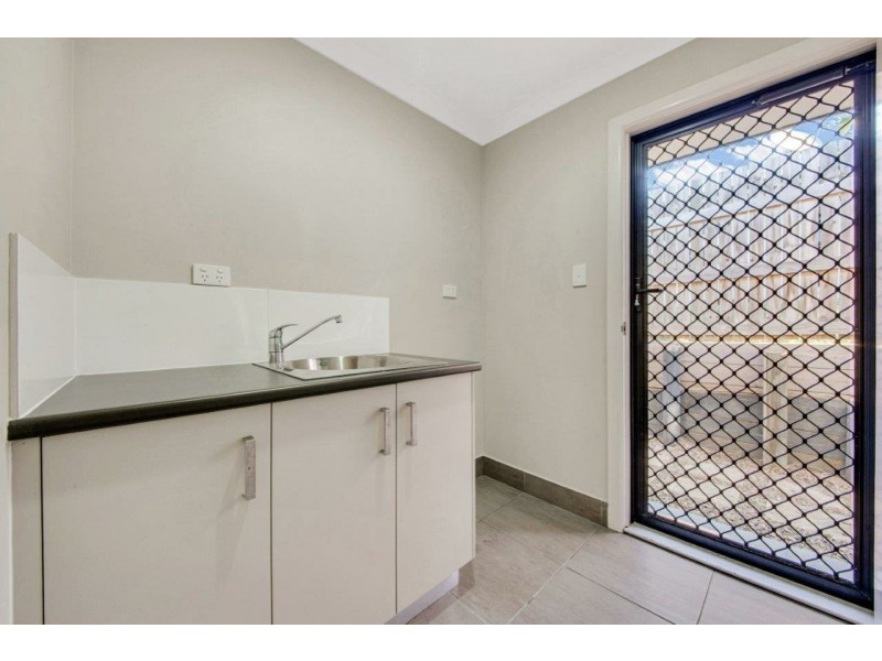 6 Redgum Drive, Kirkwood QLD 4680