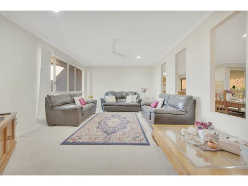 8 Sandringham Close, Telina QLD 4680