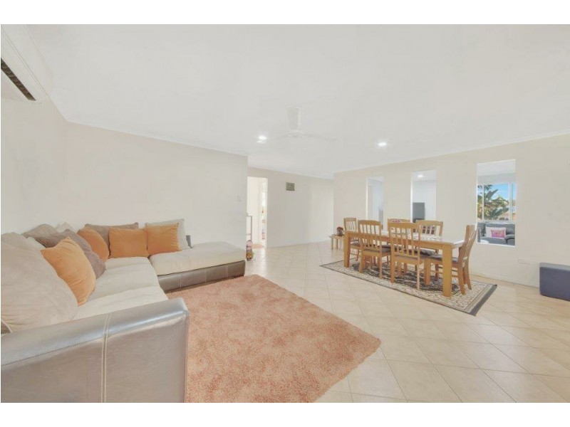 8 Sandringham Close, Telina QLD 4680