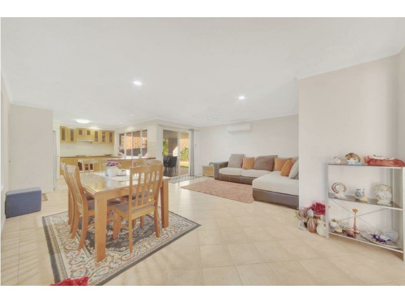 8 Sandringham Close, Telina QLD 4680