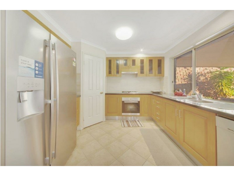 8 Sandringham Close, Telina QLD 4680