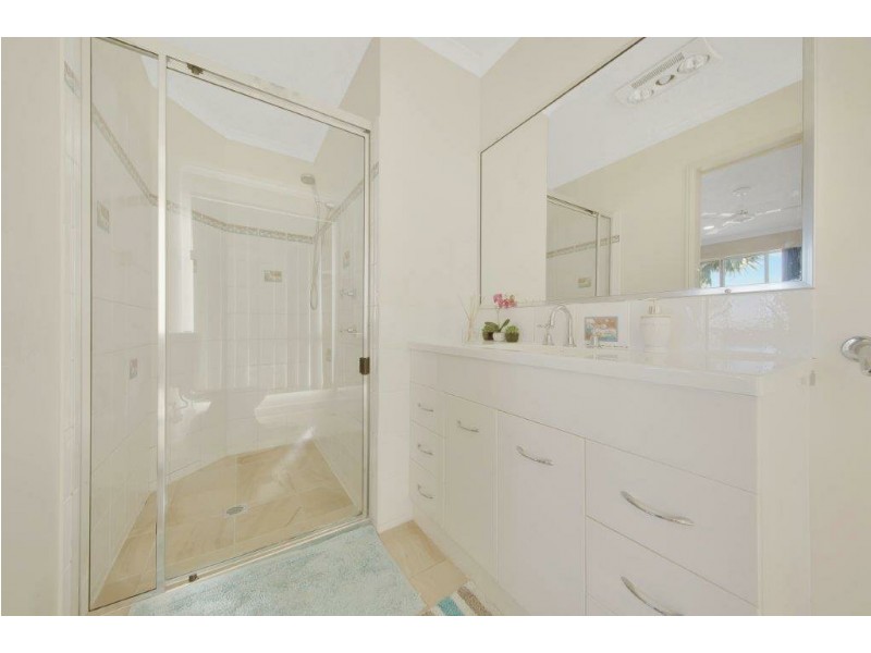 8 Sandringham Close, Telina QLD 4680