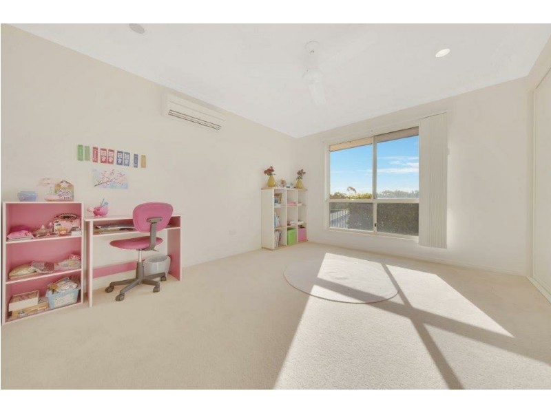 8 Sandringham Close, Telina QLD 4680