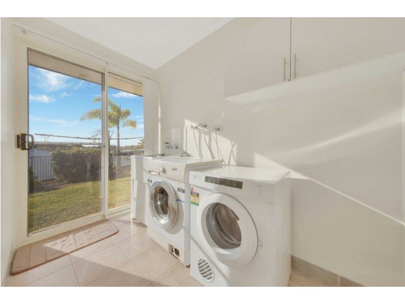 8 Sandringham Close, Telina QLD 4680