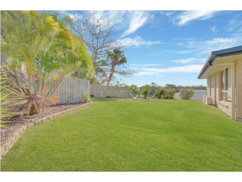 8 Sandringham Close, Telina QLD 4680