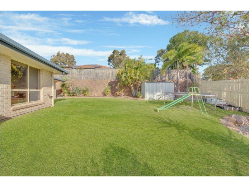 8 Sandringham Close, Telina QLD 4680
