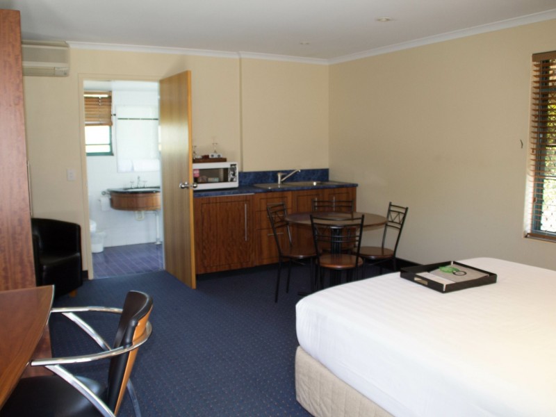 100 GOONDOON STREET, Gladstone QLD 4680