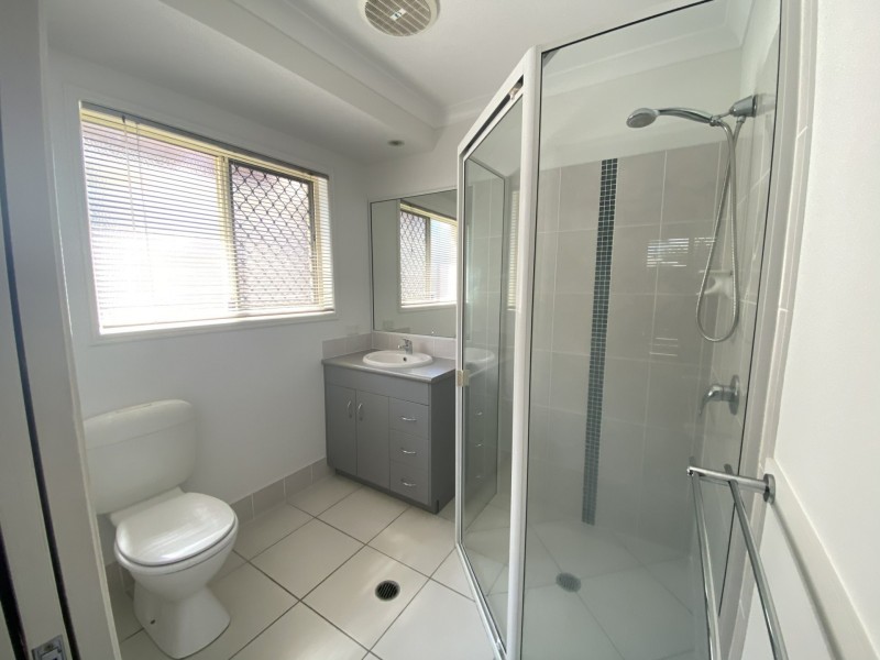 6 MELANIE COURT, Boyne Island QLD 4680