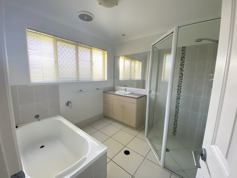 6 MELANIE COURT, Boyne Island QLD 4680