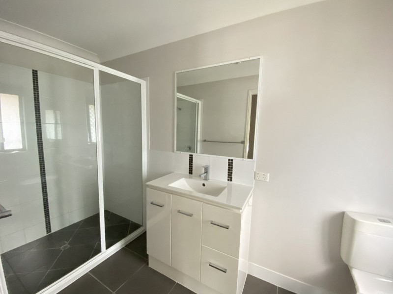 17 EASTWOOD STREET, West Gladstone QLD 4680