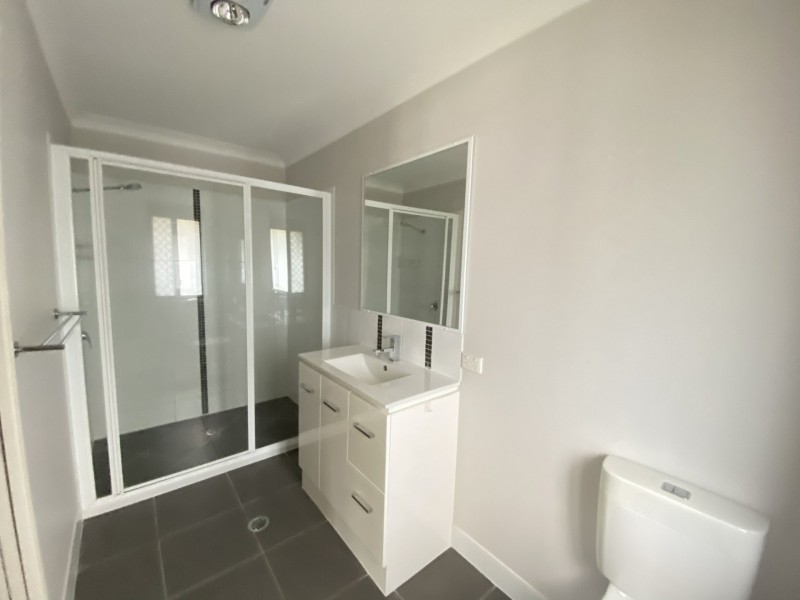 17 EASTWOOD STREET, West Gladstone QLD 4680