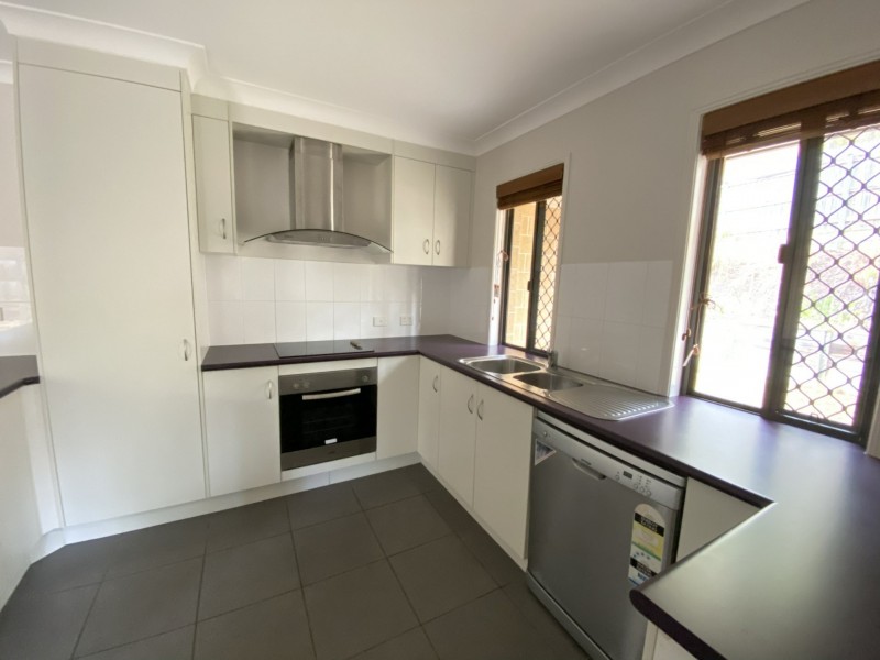 17 EASTWOOD STREET, West Gladstone QLD 4680