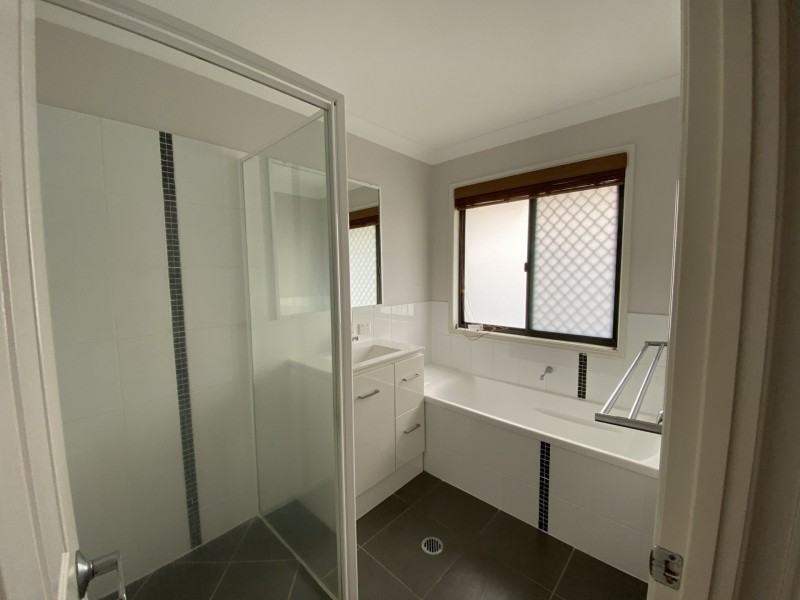 17 EASTWOOD STREET, West Gladstone QLD 4680